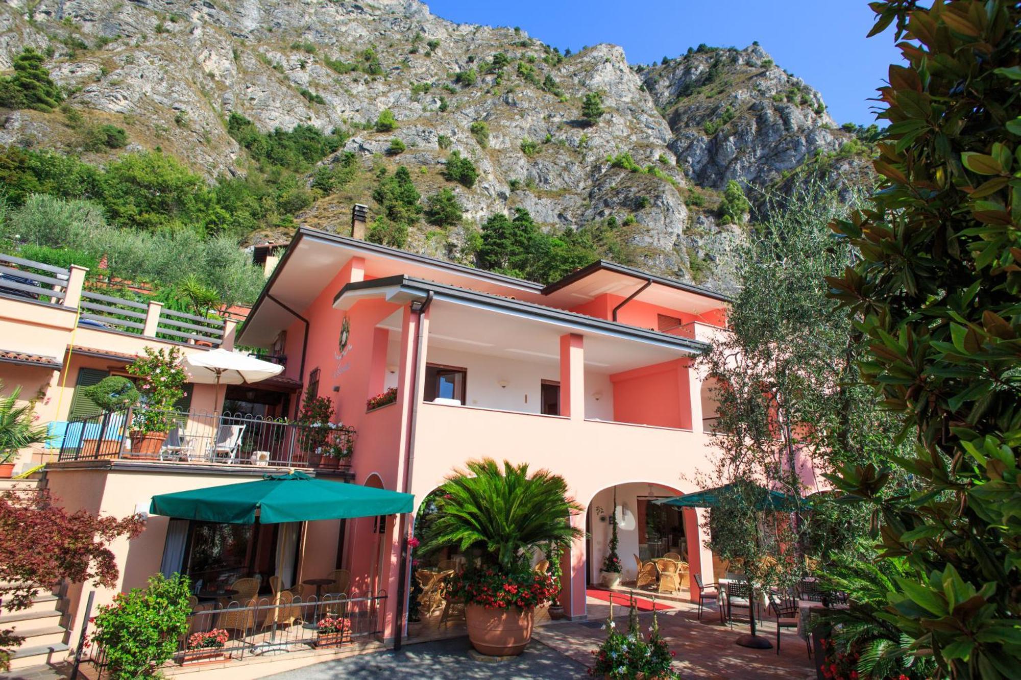 La Gardenia & Oleandra Hotel 4*
